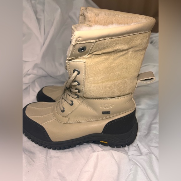 UGG women’s Adirondack III boot size 8 in cream colour - Picture 4 of 14